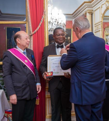 France : Distinction honorifique : Le Dr Michel NOUFÉ décoré par la Ligue Universelle du Bien Public à Paris